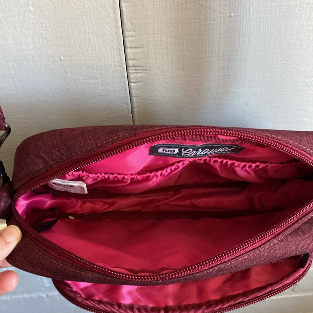 Lug brand. I think this is the original carousel bag. - Picture 4 of 4